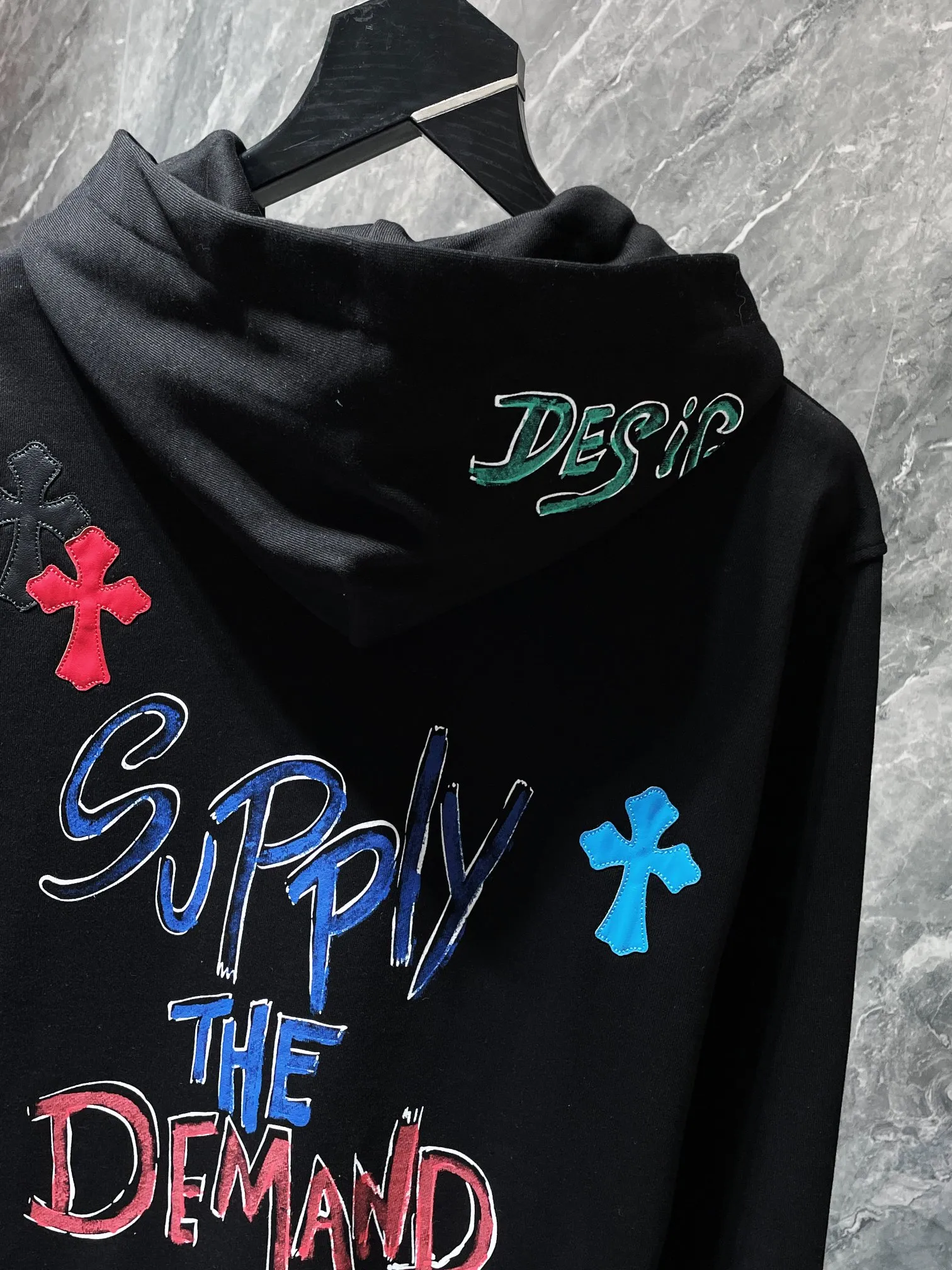 P276 Chrome Hearts Autumn and Winter 2025 Counter Synchronization Colorful cross leather Sanskrit hand-painted graffiti hooded sweatshirt Ins celebrity couple must-have, same style for men and women! The highest version! ! Imported leather! ! A must-have for internet celebrities! Recommended colors: white, black, gray Code numbers: S, M, L, XL